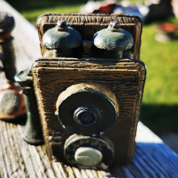 Pair of Resin Antique Phone Figures - Picture 2 of 11